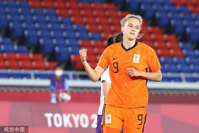 丹麦逆转马德里竞技，范佩西打破历史纪录