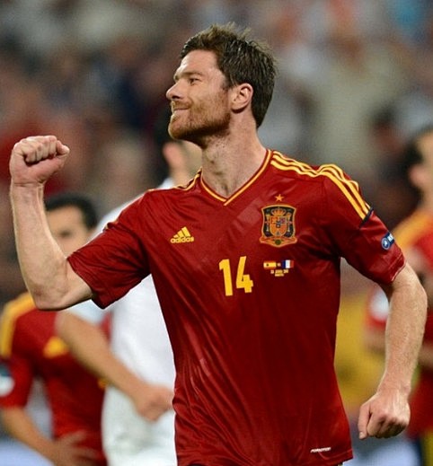 包含法拉利绝杀红牛二队，阿隆索点燃赛场的词条