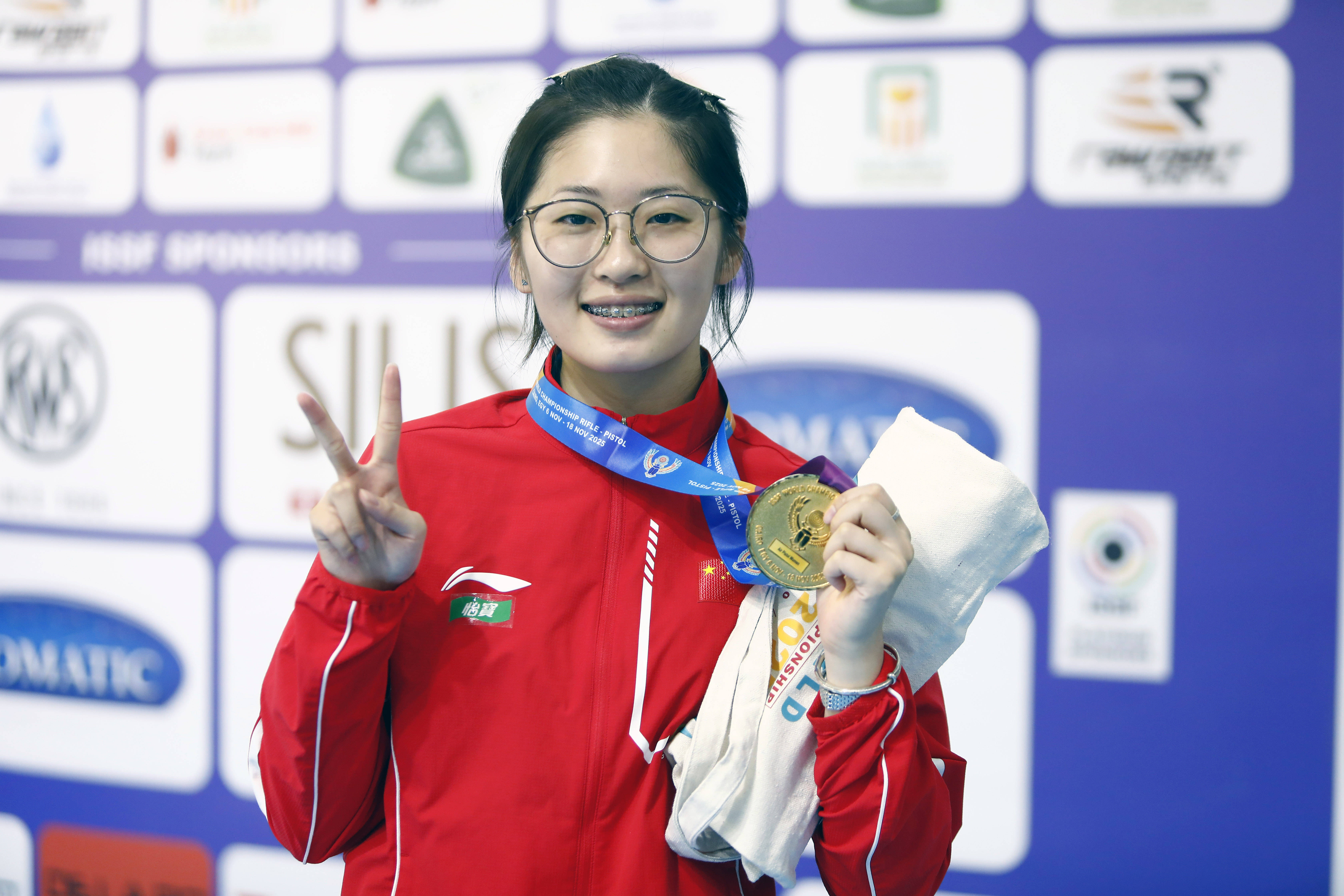 中国射击选手稳坐冠军宝座，风采无限的简单介绍