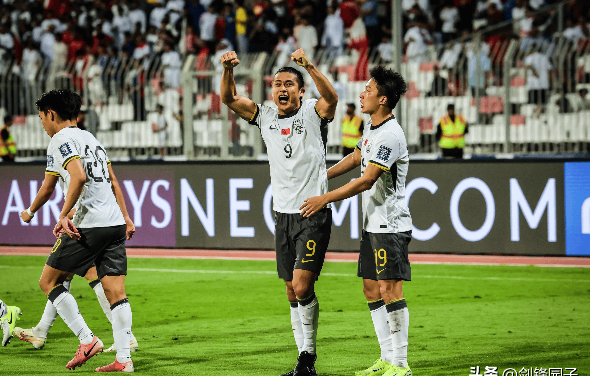 国际足球界热门新闻一网打尽，近期报道热议的简单介绍