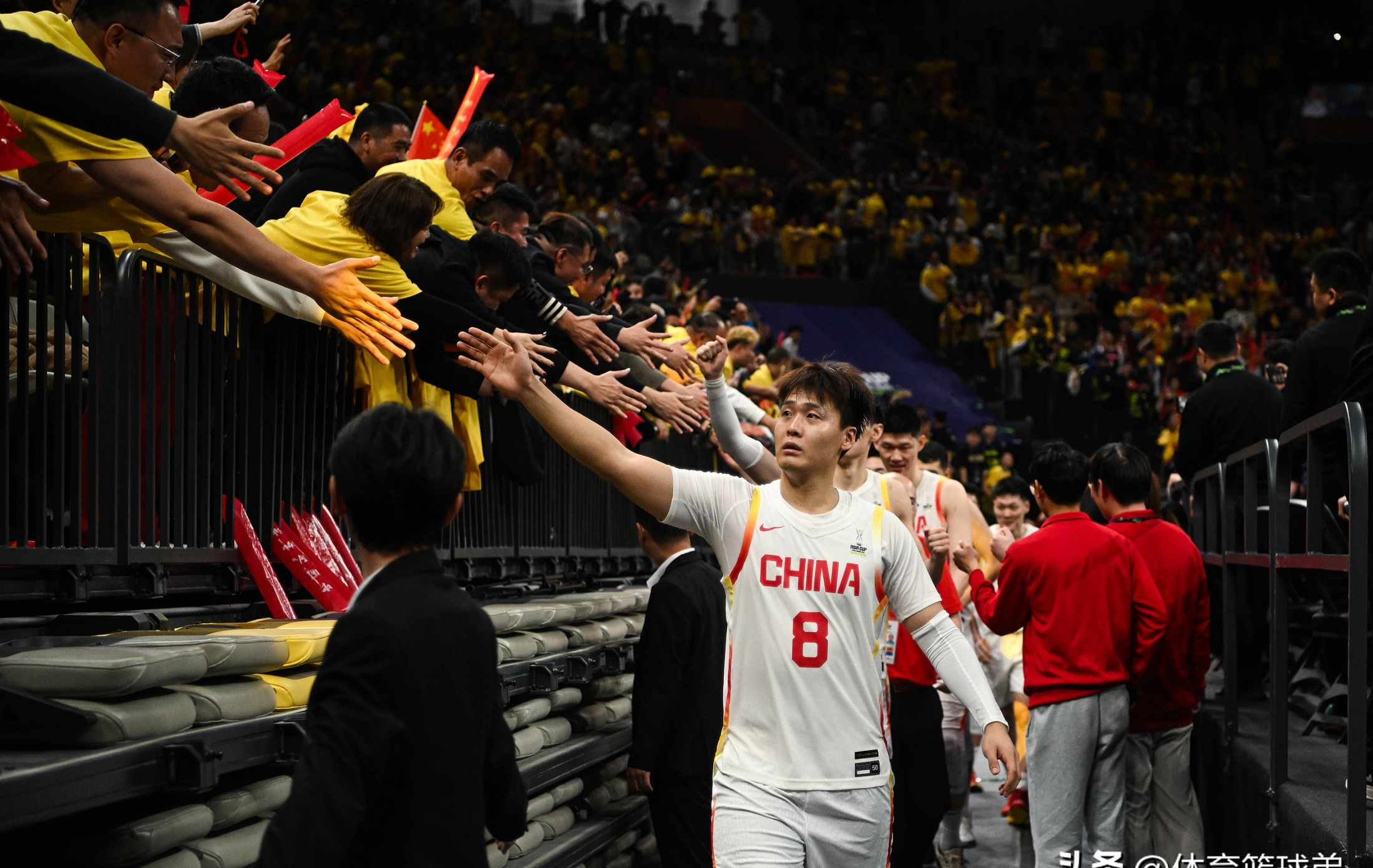 包含国内球队迎来挑战，斗志昂扬备战比赛的词条