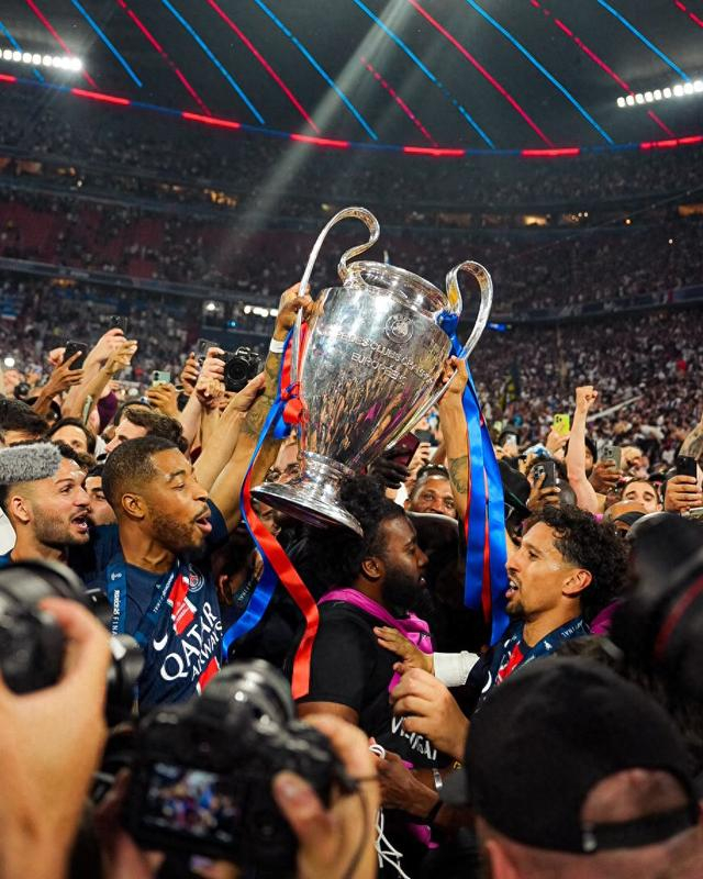 巴黎圣日耳曼完胜巴塞罗那，晋级欧冠四强！