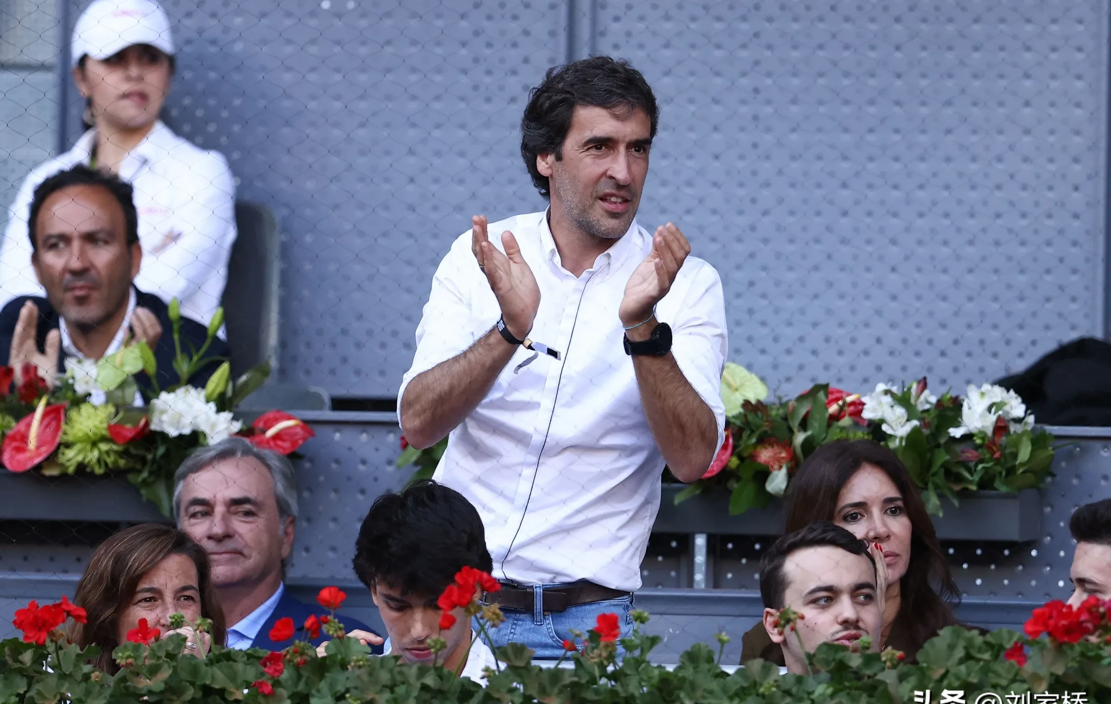 关于球队管理层解雇主教练引发球员情绪困扰的信息