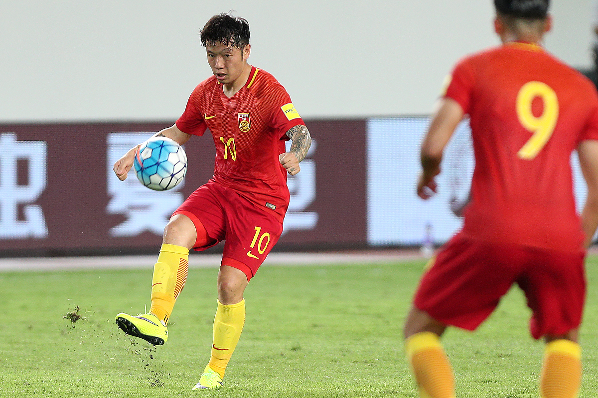 中国足球比赛场上的惊心动魄