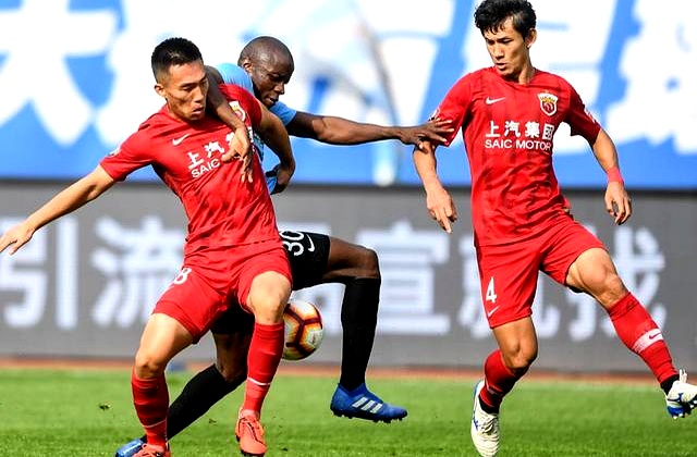 球队中有一位新星在比赛中大放异彩，展现出色的表现的简单介绍