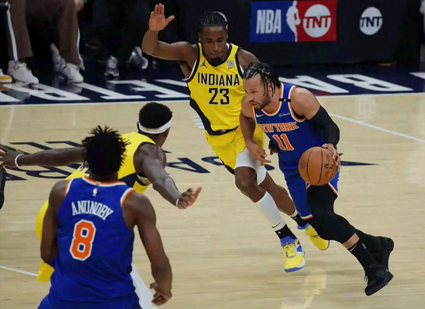 尼克斯力克灰熊，詹姆斯制霸全场的简单介绍