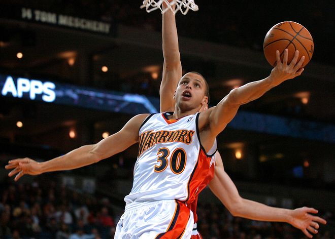 公牛逆转雄鹿B队,库里高光表现的简单介绍 公牛逆转雄鹿B队,库里高光表现的简单介绍