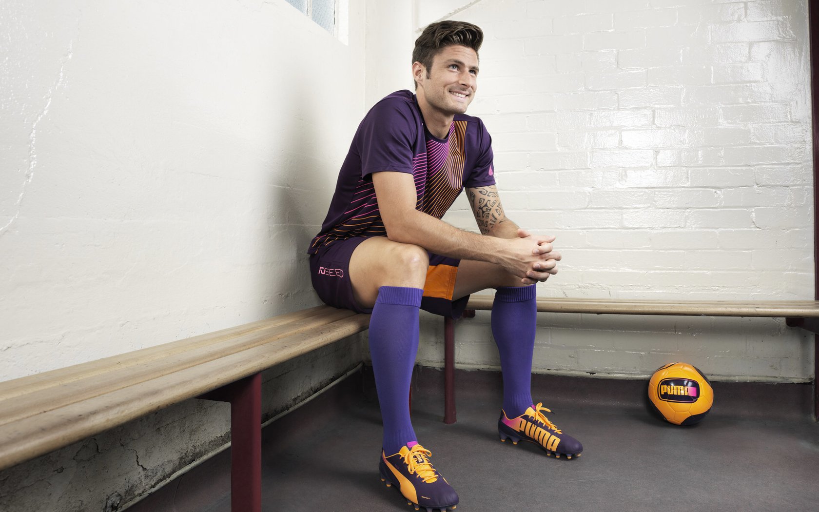 苏亚雷斯完美发挥点燃安菲尔德，利物浦关键战突围马里昂阴影