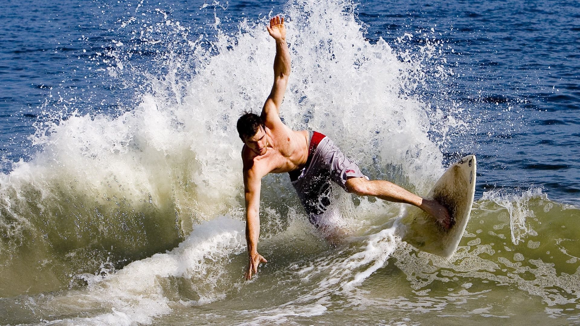 森林狼冲垮湖人，德罗赞成为关键先生，一场战术与意志的较量